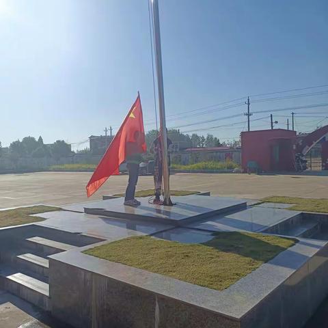 丰港乡直小学10月升旗仪式，祝福祖国母亲生日快乐！