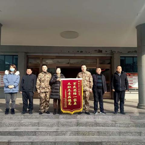 文明创建得民心 巴山路社区感谢送锦旗