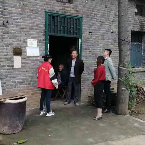 许昌示范区城管综合执法支队开展助力脱贫攻坚志愿服务活动