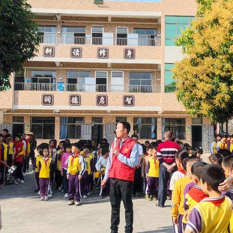 学雷锋见行动---白石小学开展学雷锋义务清扫活动