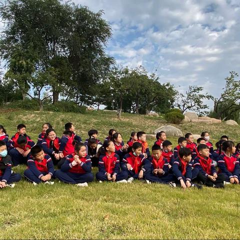 金秋十月，拥抱自然——寿光市建桥学校延时服务社团趣味英语户外展示