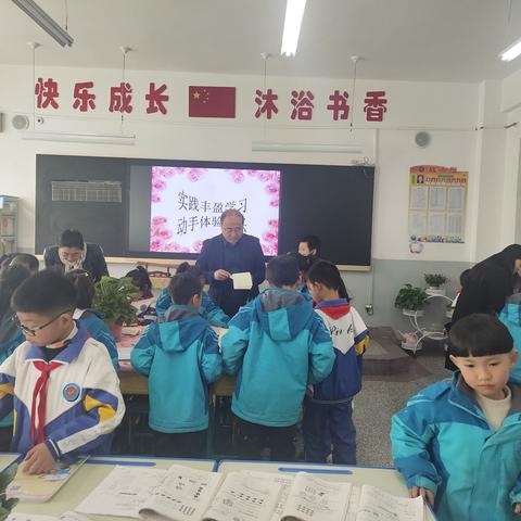 作业展评树榜样 见贤思齐促成长     ——乌兰小学作业展评活动