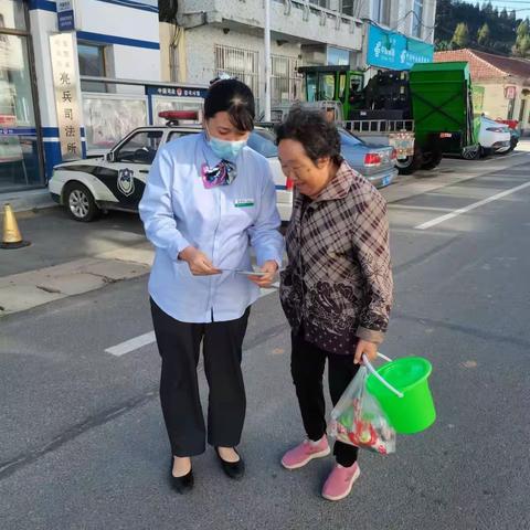 农业银行安图县支行反假币宣传进社区