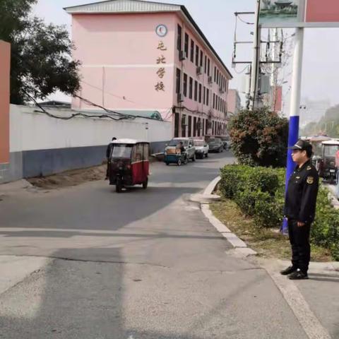 开发区城管局规范整治校园周边环境秩序