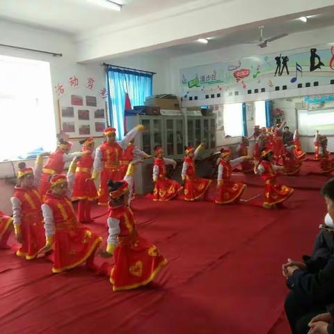 县局艺术教研室领导莅临雷庄小学参观指导雷庄镇"正能量大讲堂"节目彩排简讯