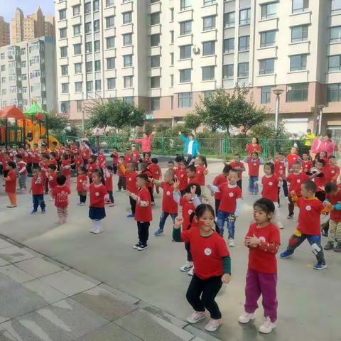 大风车幼儿园跳蚤市场活动邀请函