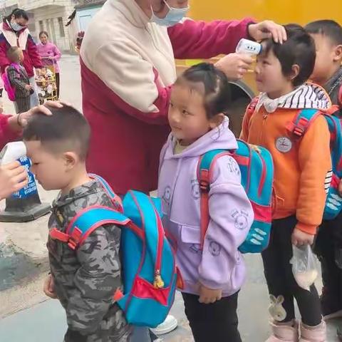 疫情防控要人人有责、人人担责、人人尽责。