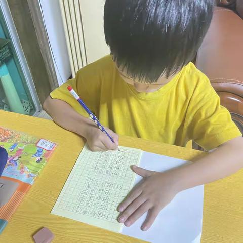 9月7日郭思南小朋友今天很少作业很快完成：