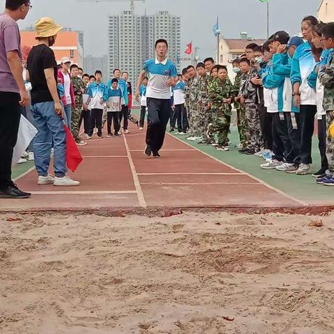 特写：张宇轩夺得男子跳远比赛第一名