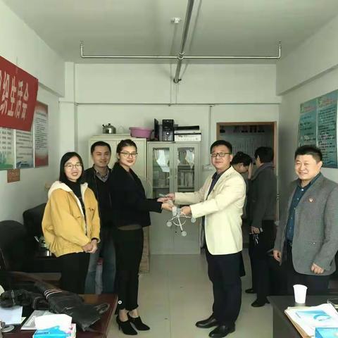 第五社区“三双”活动--区体校在职党员兑现居民微心愿