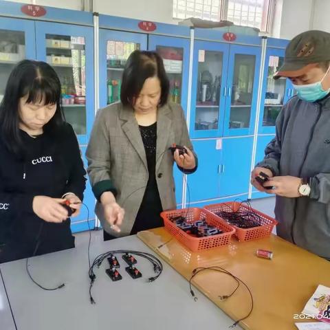 市一小举行科学实验操作二次培训