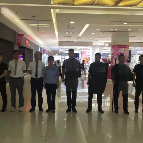 【柏树林派出所】兴正元民警深入辖区做好双节安保工作