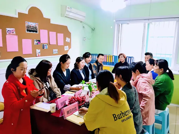 携手同行,静待花开——小名士幼儿园家委会会议!