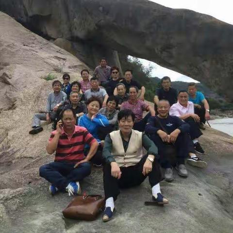 一生战友情，夕阳来相聚