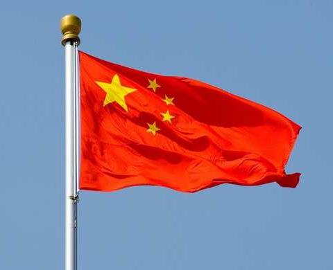 范楼镇马庄小学举行了“童心抗疫 相信未来”主题升旗仪式