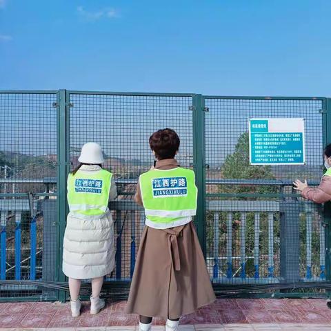 青垦社区开展铁路护路安全巡逻