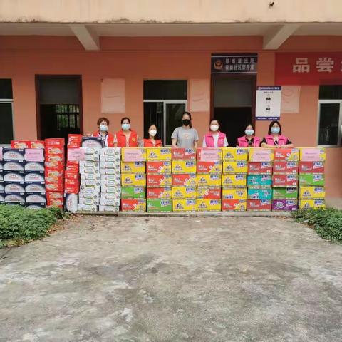 疫情防控送物资、情暖社区守家园（二）