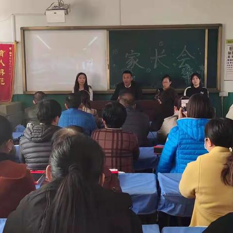 “家校携手  共育未来”，—兴十四学校六年级 家长会