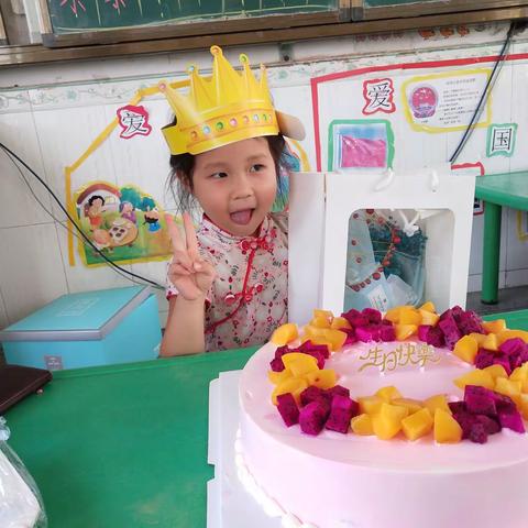 孔田中心幼儿园学前（1）班祝李子涵小朋友生日快乐