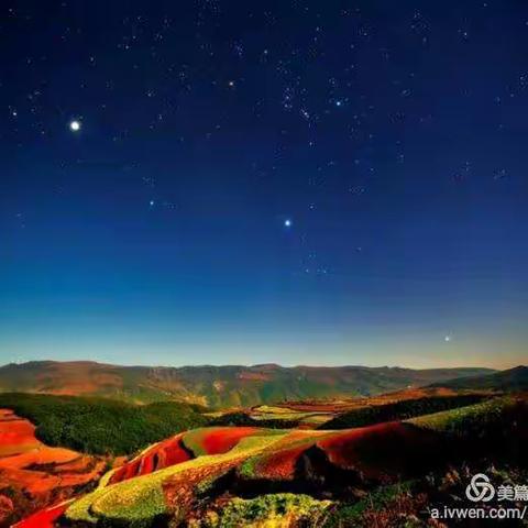 云南东川红地的冬夜星空