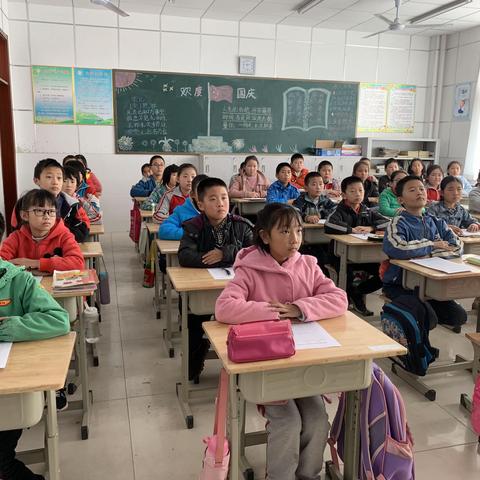 你追我赶，共同提高——乔官镇青龙小学英语书写风采展示活动纪实