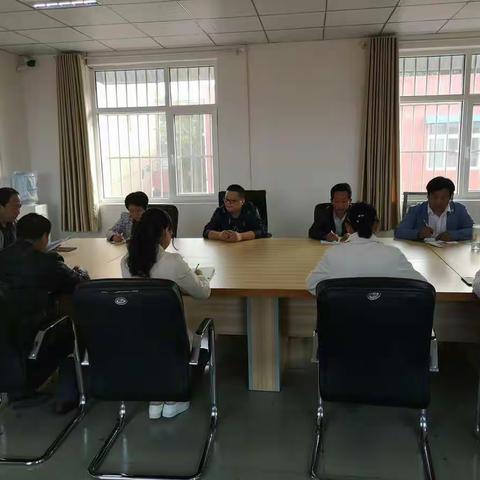 信访局学习传达县四套班子（扩大）会议精神