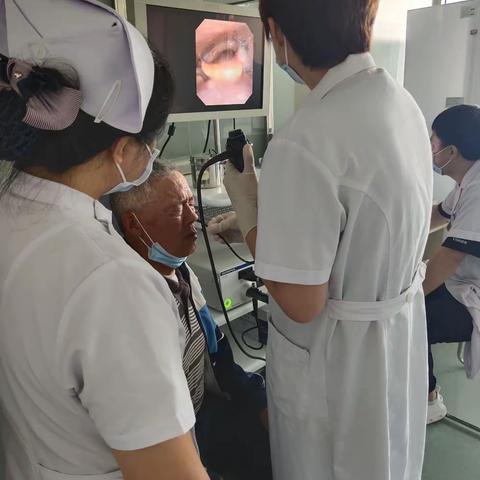 新宾县医院五官科联合医大四院耳鼻喉科专家开展义诊活动。