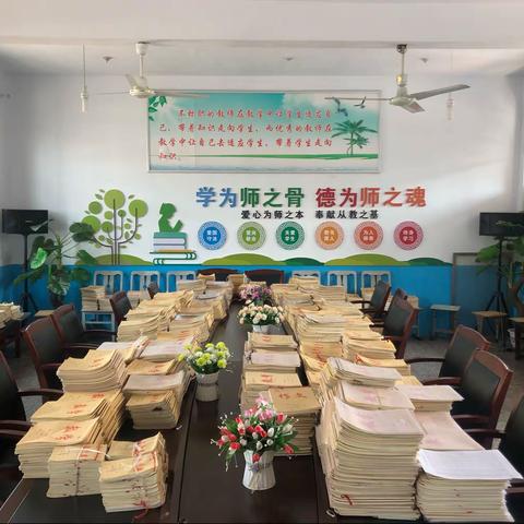 抓常规，促教学——铜冶镇铜冶小学进行作业、教案常规检查