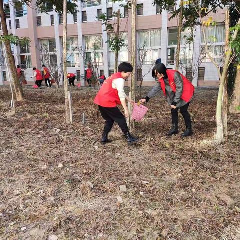 仙游县特殊教育学校开展校园环境整治志愿者活动