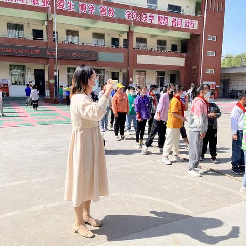 凝心聚力展风采 拔河比赛聚人心