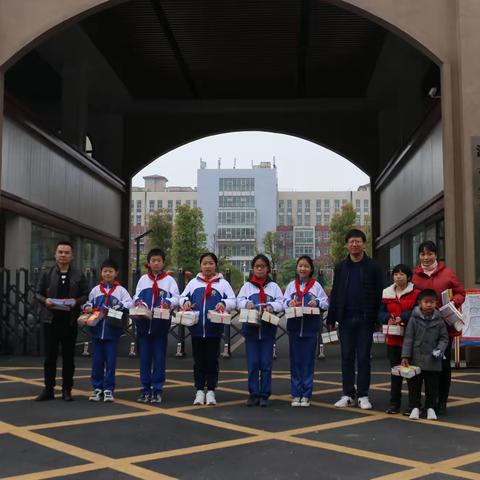 放飞爱心，书送希望——九澧实验小学送书活动