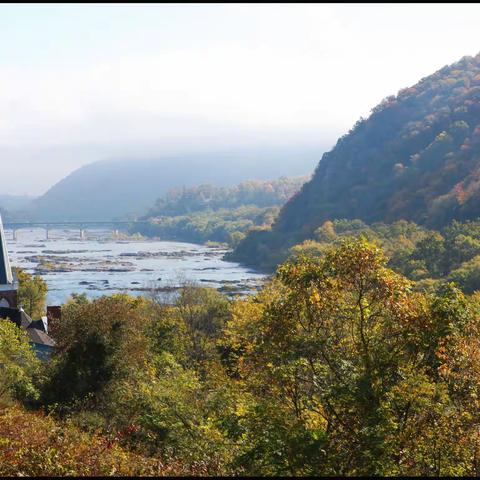 Harpers Ferry 观赏红叶