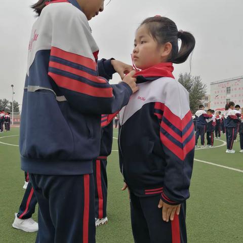 准格尔旗实验小学二5中队开展“红领巾奖章”——梦想章争章系列活动。