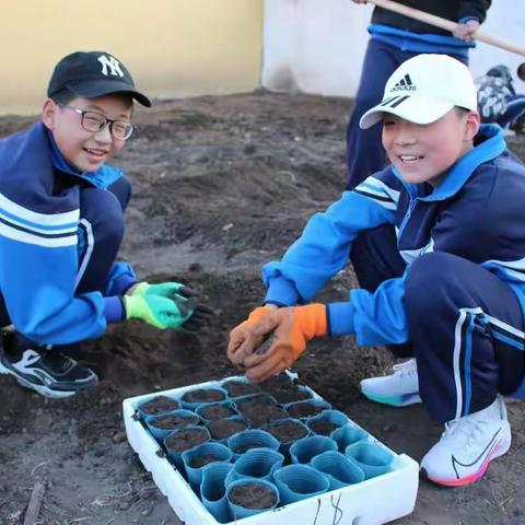 用劳动校本课程，“种植”成长人生