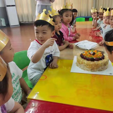 快乐万岁——皖新银河幼儿园六月生日会