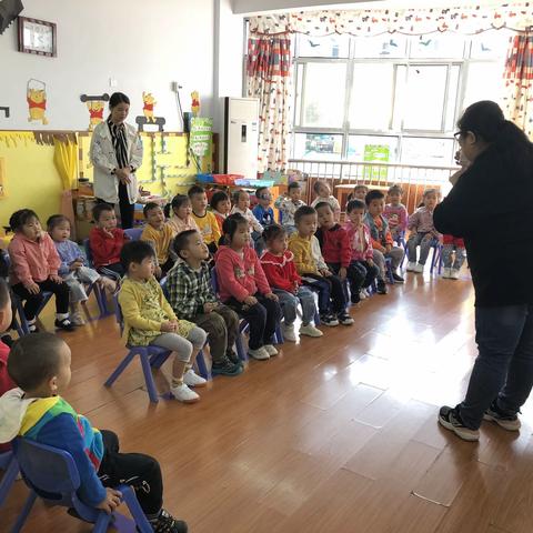 中❤幼儿园小五班【家园互动】“家长进课堂”活动进行中……