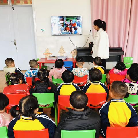 阳春三月学雷锋，幼儿园里树新风