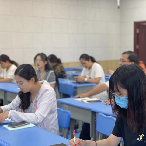 青蓝同携手，共筑教育梦——长清区第一初级中学恒大校区“青蓝工程”暨“134”高效课堂培训会