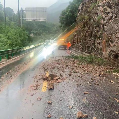 大雨排险保畅通