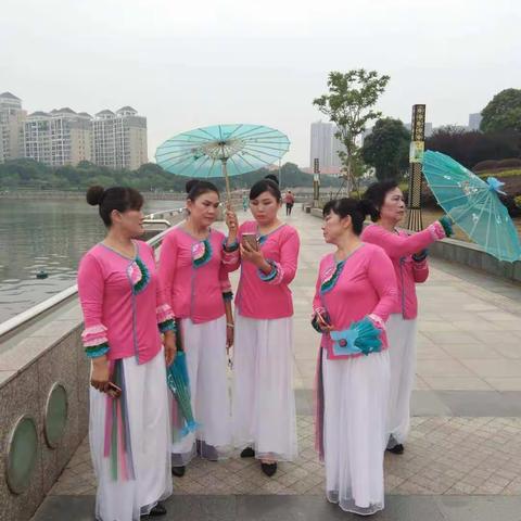 祝所有母亲节日快乐！身体健康！永远十八。🎈🎈🌹🌹💐💐