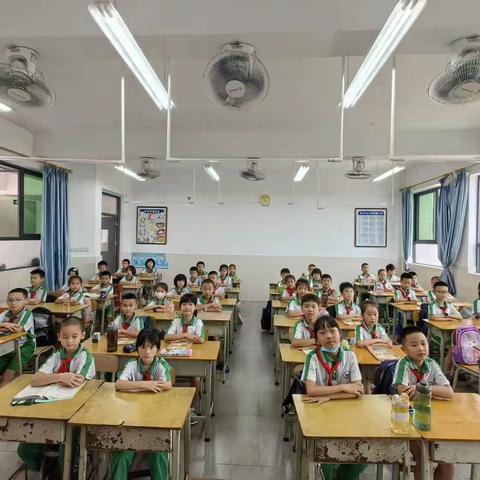 以爱之名，携手同行——梅县区扶大中心小学204班