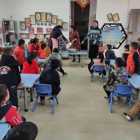 小手搓汤圆 暖心迎冬至——下尾幼儿园大一班冬至活动报道