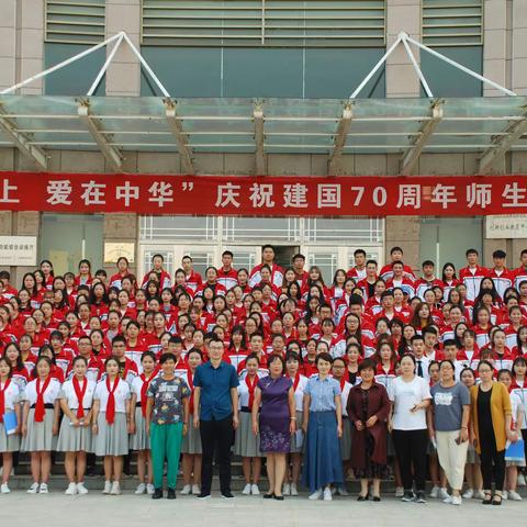 图书馆举办庆祝新中国成立70周年师生朗诵会