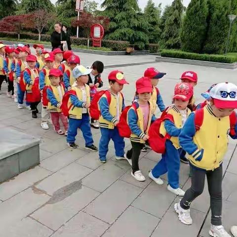 “春游踏青，放飞心情”——汪场中心幼儿园中二班春游踏青活动