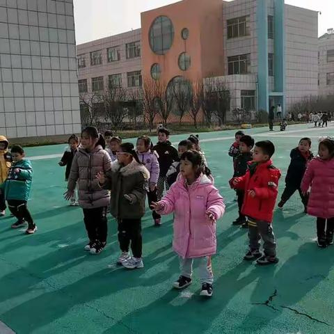 国昌实验幼儿园—哈佛二班 标志桶