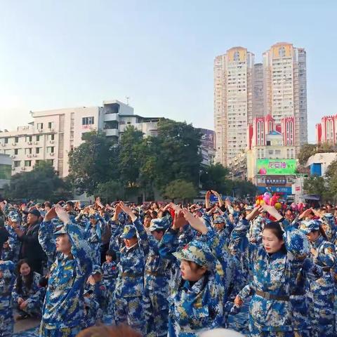 『不忘初心，共筑英雄梦』金苹果幼儿园海陆空军事拓展亲子活动纪念册