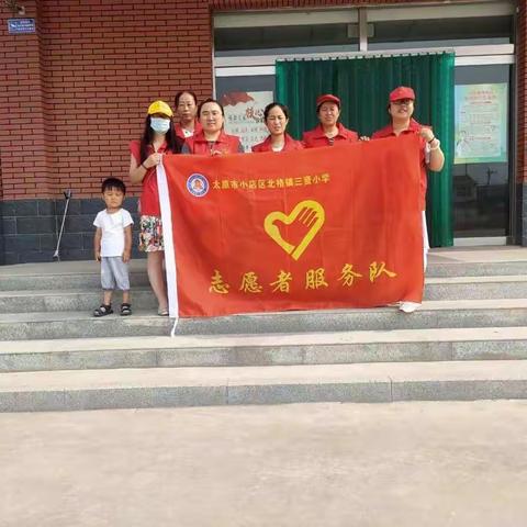 清理卫生死角 助力文明创城