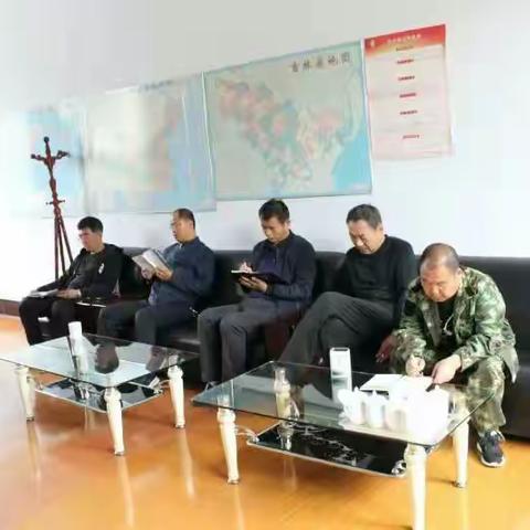 局包保领导到向阳川林场召开国庆节前工作部署会
