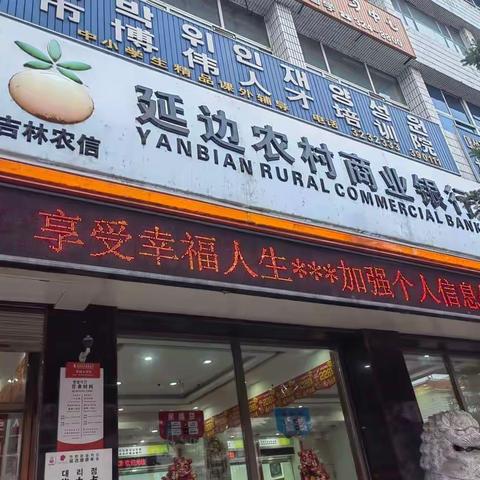 我为群众办实事，上门服务暖人心。
