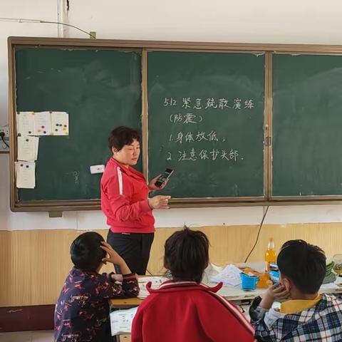殷都区安丰乡木厂屯小学—防震抗灾 紧急疏散演练